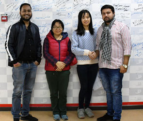 印度客户来中国采购青青草网址最新健身房器材